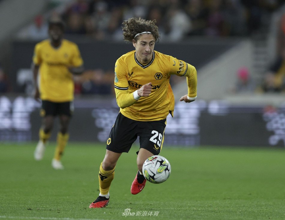 与整个俱乐 与整个俱乐