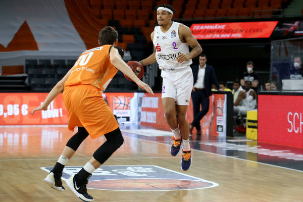 右路持球推 右路持球推